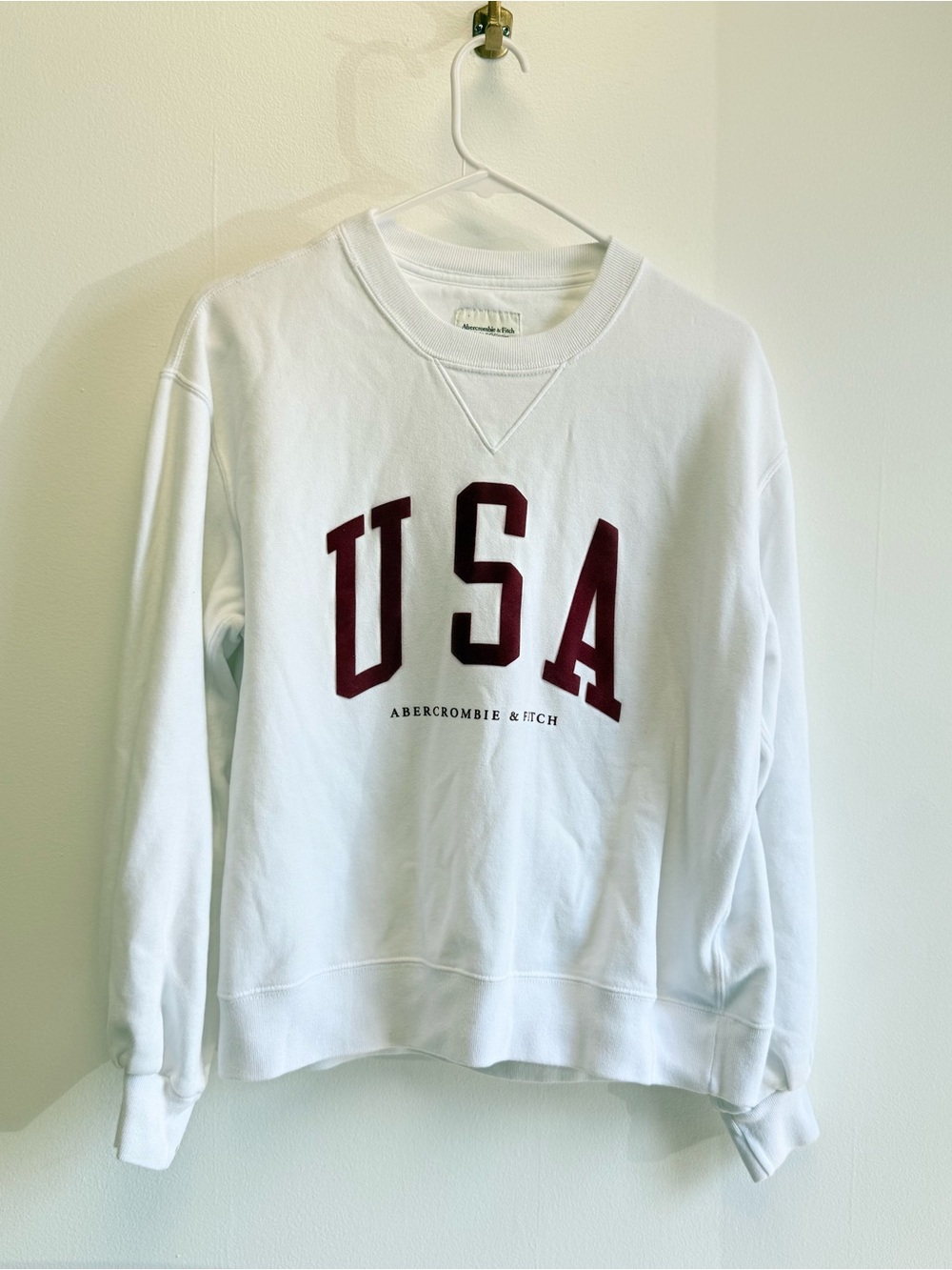 Abercrombie & Fitch White Red Flocked Velvet USA Spellout Pullover Sweatshirt Sm